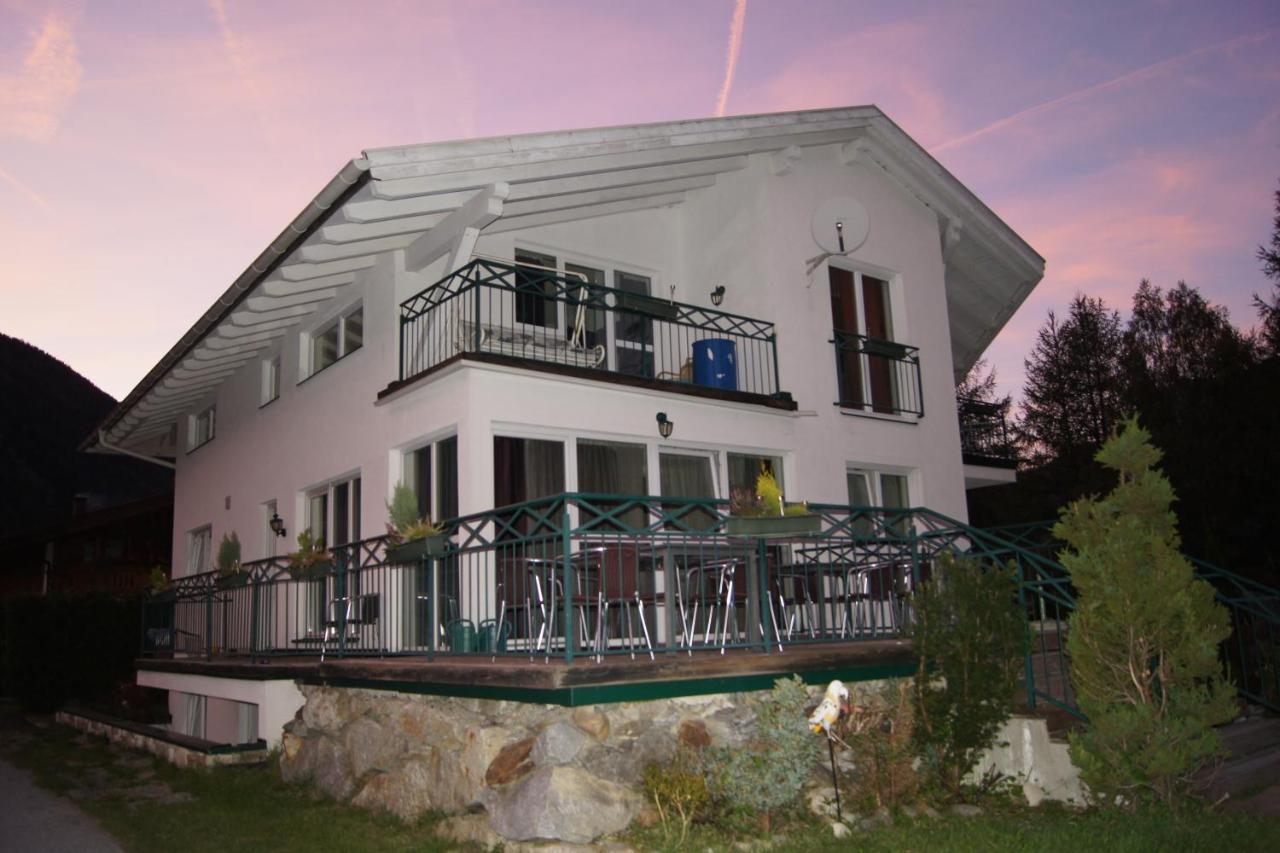Haus Alpenflora Apartment Längenfeld Exterior foto